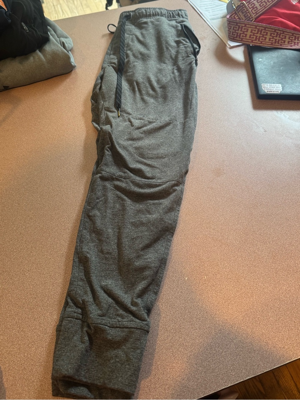 American Eagle joggers